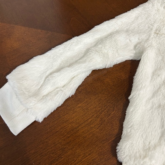 Between girl furry top size 4 color white with sparkling unicorn - Picture 5 of 5